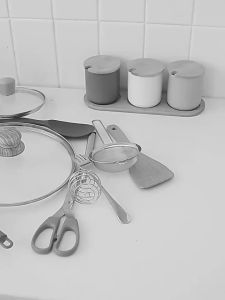 Giá Treo Nắp Nồi/Muỗng/Dĩa Dán Tường Hình Móng Vuốt