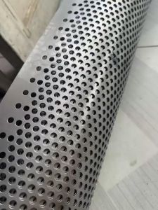 ( Khổ rộng 1m2 - dài 20m ) Tôn dầu đục lỗ tổ ong cao cấp -  dày 45 zem - lỗ tôn 4ly