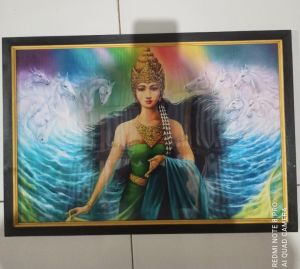 Hiasan dinding cetak gambar dan bingkai Ratu pantai selatan ukuran 45cm x 65cm