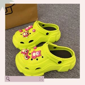 QJshop   เข้าใหม่ รองเท้าเสริมส้นแถมตัวติด น้ำหนักเบาแต่ใส่สบายสุดๆ พื้นยางนิ่มไม่เจ็บเท้า ดีเทลมีรูระบายอากาศ ไม่ร้อนเท้า แมทช์เข้าได้ทุกชุด ราคาถูกมาก ต้องจัดแล้วน้าาา