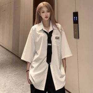 เสื้อเชิ้ตแขนสั้นผ้าไหมน้ำแข็งฤดูร้อน ทรงหลวม ทรงลำลอง สำหรับคู่รัก ป้องกันแสงแดด แฟชั่นญี่ปุ่น ทรงหลวม แขนสั้น ปกโปโล