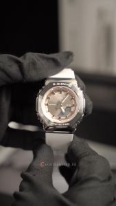 Jam Tangan Wanita Casio G-Shock GM-S2110-7A9 Bezel Logam Gold Dial White Resin Band