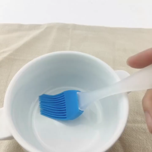 Silicone BBQ Brush for Easy Cleaning & Bakeware Cook Oil Cooking Brush BBQ Brush Kitchen - Pick random color