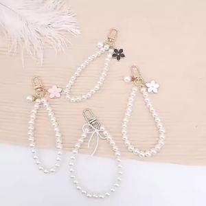 ManilaGo Imitation Pearl Chains Keychains Luxury Tag Keyrings Earphone Friend Gifts Souvenir Jewelry