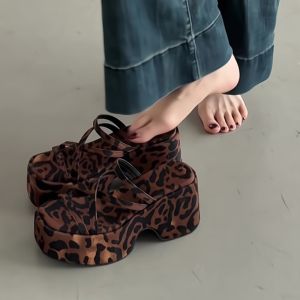 OMG Fashionable Leopard Print Thick Heel Slippers Womens Summer Outdoor Wear 2025 Style Versatile Small Size High Heel Sandals