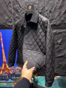 แจ็คเก็ตผ้าฝ้ายสไตล์ลำลองสำหรับผู้ชาย เสื้อคลุมกันหนาวแบบเรียบง่ายและหรูหรา ปกคอปีก ทรงหลวม สวมใส่สบาย ฤดูใบไม้ร่วง/ฤดูหนาว