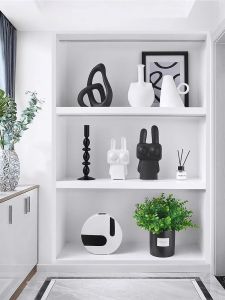 Modern Minimalist Black White Abstract Artwork Decorative Figurine for Living Room Bar Cabinet TV Cabinet Creative Resin Decoration