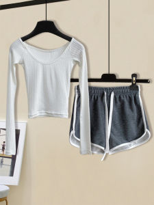 เสื้อยืดแขนยาวทรงสลิมฟิตสำหรับผู้หญิง ชุดกีฬาลำลอง ชุดสองชิ้น ฤดูใบไม้ผลิและฤดูร้อน 2025 แฟชั่นใหม่ ชุดเสื้อยืดแขนยาวและกางเกงขาสั้น