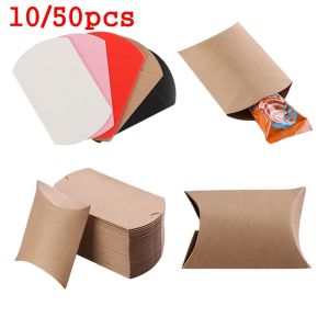 GOUPO 10/50pcs งานสังสรรค์ ของชำร่วยงานแต่งงาน กระเป๋าของขวัญ ถุงของขวัญคราฟท์ คริสต์มาส รูปทรงหมอน กล่องกระดาษขนม