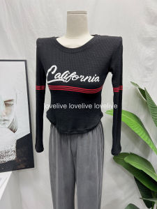 เสื้อยืดแขนยาวทรงเข้ารูปสไตล์เกาหลีสำหรับผู้หญิงในช่วงต้นฤดูใบไม้ผลิ 2022 ทรงเข้ารูป ลายพิมพ์ แขนยาว ทรงเข้ารูป แขนยาว