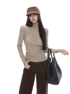 withmin | Semi-High Collar Fitted Knit Top
