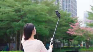 Gậy Quay Phim Đa Năng CL07 với Màn Hình Bluetooth HD Tripod 3 Chân Remote Kết Nối Không Dây Phổ Thông - Màu Đen