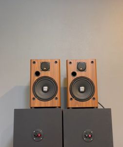 6 นิ้ว Deccon Dn-65 ตู้ลำโพงพร้อมเสียงแหลมในตัวแบบซูบเปอร์ทวีเตอร์ 2 นิ้ว แพ็คคู่สีส้มลายไม้ จำนวน 2 ตู้ Top\_skyShop