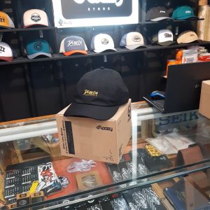 Topi Baseball Pria Dewasa: Tips Memilih & Menggunakan\\n\\n Apa Itu Topi Baseball Distro Asli?\\n\\nTopi baseball distro asli adalah topi yang diproduksi oleh brand atau distro terpercaya dan memiliki kualitas tinggi. Salah satu contoh topi baseball distro asli yang populer adalah Topi Baseball Original Polocaps.\\n\\n Kenapa Topi Baseball Original Polocaps?\\n\\nTopi Baseball Original Polocaps menjadi pilihan favorit karena memiliki beberapa keunggulan, seperti:\\n\\n* Kualitas bahan yang baik\\n* Desain yang menarik dan sesuai tren\\n* Ukuran yang cocok untuk berbagai kepala\\n* Harga yang terjangkau\\n\\n Keunggulan Topi Baseball Pria Dewasa\\n\\nTopi baseball pria dewasa memiliki beberapa keunggulan, antara lain:\\n\\n* Memiliki gaya yang kasual dan sporty\\n* Cocok digunakan dalam berbagai situasi, baik formal maupun non-formal\\n* Dapat memperindah penampilan dengan mudah\\n\\n Cara Memilih Topi Baseball yang Tepat\\n\\nUntuk mendapatkan topi baseball yang tepat, perhatikan beberapa hal berikut:\\n\\n Perhatikan Ukuran Topi Baseball Hitam Dloozy\\n\\nPastikan ukuran topi baseball sesuai dengan ukuran kepala Anda. Topi baseball hitam Dloozy memiliki berbagai pilihan ukuran yang dapat disesuaikan dengan kebutuhan.\\n\\n Cocokkan Warna Topi Baseball untuk Cowok\\n\\nPilih warna topi baseball yang sesuai dengan warna kulit dan rambut Anda. Topi baseball hitam Dloozy adalah pilihan yang tepat untuk cowok karena cocok digunakan dalam berbagai situasi.\\n\\n Cara Menggunakan Topi Baseball dengan Tepat\\n\\nAgar topi baseball dapat digunakan dengan maksimal, perhatikan beberapa hal berikut:\\n\\n Cara Mengatur Topi Baseball agar Nyaman\\n\\nUntuk memastikan topi baseball nyaman digunakan, pastikan ukuran topi sesuai dengan ukuran kepala Anda dan pas di kepala. Jika perlu, sesuaikan ukuran topi dengan mengencangkan atau melebarkan strap di bagian belakang topi.\\n\\n Tips Mengenakan Topi Baseball di Berbagai Acara\\n\\nTopi baseball dapat digunakan dalam berbagai situasi, baik formal maupun non-formal. Beberapa tips mengenakan topi baseball di berbagai acara antara lain:\\n\\n* Untuk acara non-formal, gunakan topi baseball dengan pakaian kasual seperti kaos dan celana pendek.\\n* Untuk acara formal, gunakan topi baseball dengan pakaian formal seperti kemeja dan celana panjang.\\n* Jangan lupa untuk menyesuaikan warna topi baseball dengan warna pakaian Anda agar penampilan menjadi lebih serasi.\\n\\nDengan memperhatikan beberapa hal di atas, Anda dapat memilih dan menggunakan topi baseball pria dewasa dengan tepat dan nyaman.\n}