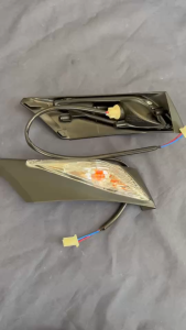 ไฟเลี้ยวหน้าclick110 (ใส) รุ่น CLICK 110 รุ่นเก่าสุด รุ่นเเรกสุด คลิก คาร์บู มีขั้วไฟเเละหลอดไฟ ตรงรุ่น งาน HMA