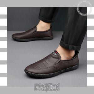 LiShops ใหม่ รองเท้าผ้าใบแฟชั่น ทรงสำหรับคุณผู้ชาย ทรงสลิปออนวัสดุหนังเทียม ตัวรองเท้าน้ำหนักเบาใส่สบายไม่อึดอัดเท้า มี 2สีให้เลือก