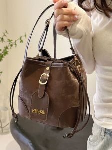 High-End Fashion Retro Bucket Bag Womens Large Capacity Single Shoulder Crossbody Bag Soft PU Leather Magnetic Buckle Closure
