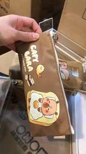 กระเป๋าเครื่องเขียนคาปิบาร่า ดีไซน์การ์ตูน เปิดปิดง่าย วัสดุทนทาน มีหูหิ้วพกพาสะดวก