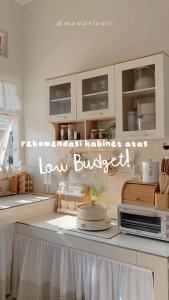 PIRA METROPOLIS OX -  ARUNA KC WU120G RB Rak Dapur / Rak Gantung Dapur / Kitchen Set Atas 3 Pintu Kaca dengan Rak Bumbu