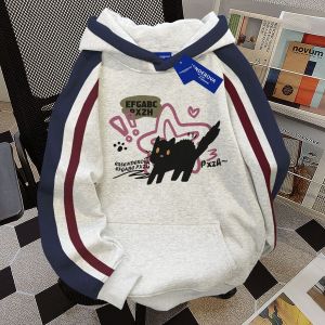 เสื้อสเวตเตอร์มีฮู้ดผ้าขนแกะสไตล์ย้อนยุคแบบอเมริกันสำหรับผู้หญิง ฤดูใบไม้ร่วง/ฤดูหนาว สีดำ ลายแมวขนาดเล็ก พิมพ์ลายแขนยาว เสื้อแฟชั่น