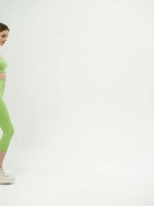 alo yoga Musim Bunga Musim Panas Disikat Sensasi anjang Tiada Garisan Janggal Seluar Yoga Selangkangan Tambahan Seluar Capri Kecergasan Sukan Larian