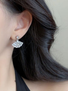 Elegant New Chinese Style Fan Shape Zircon Clip on Earrings for Women Diamond Paved Luxury Light Weight No Piercing Required