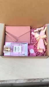 Quà tặng nữ gồm có ví cầm tay mini nước hoa pháp cooc hương thơm dịu có bó hoa nhỏ xinh và khăn nén tiện lợi set quà tặng sinh nhật ngày lễ ngày kỷ niệm