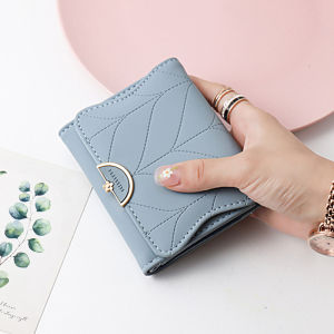 กระเป๋าสตางค์ผู้หญิง กระเป๋าสตางค์พับได้ความจุขนาดใหญ่ ฤดูใบไม้ร่วง 2025 กระเป๋าสตางค์ใบเล็กดีไซน์ดอกไม้สุดน่ารักสำหรับนักเรียน