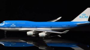 โมเดลเครื่องบิน KLM Royal Airlines โบอิ้ง B747 ขนาด 47 ซม. ขนาด 150 สเกล 20251 โมเดลเครื่องบินดีไดคัทพร้อมไฟ LED สำหรับสะสม