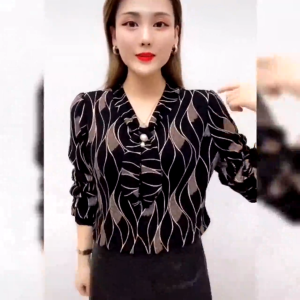 Womens Oversized V-neck T-shirt with Loose Printed Long Sleeved Mothers Outfit New Western-style Top