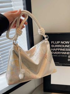 Soft Face กระเป๋าถือความจุขนาดใหญ่ผู้หญิงแฟชั่นฤดูร้อนทํางานไหล่กระเป๋าสะพายข้าง Dumpling รูปร่างวัสดุไนลอน