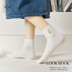 LHFriday มาใหม่ ถุงเท้าเเฟชั่นผู้หญิง สีพาสเทลตัดสลับสีกับฟอนต์ภาษาอังกฤษได้น่ารักมาเเก มีหลายเฉดสีให้เลือก เเมทช์กับชุดได้ง่าย ห้ามพลาด