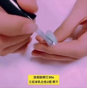 เปลวเงินทอง ติดเล็บให้มีสีสันสวยงาม