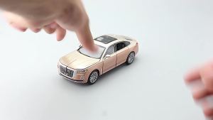 1:32 Alloy Car Model Toy Domestic FAW Hongqi H9 Luxury Car Sound and Light Warrior Six-Door Color