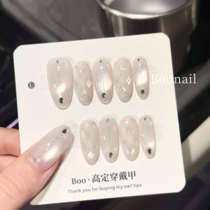 เล็บปลอมสำเร็จรูปประดับลูกปัดแก้วลายตาแมว ลายสก็อต สีใส เย็นสบาย ให้ความรู้สึกหรูหรา ความยาวปานกลาง