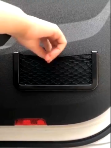 ถุงเก็บของในรถ ตาข่ายเก็บของในรถ กระเป๋าเก็บของในรถ วัสดุคุณภาพสูง สะดวก เรียบง่าย ไม่จำกัดรูปร่าง จัดระเบียบรถของคุณ สำหรับใช้งานในรถยนต์ 20*8cm