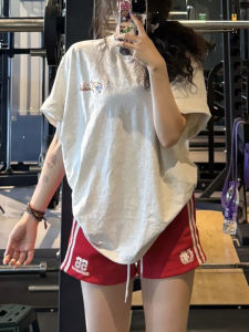 BINKAFENNY | กางเกงขาสั้นลายทางสีแดงสไตล์อเมริกันย้อนยุคสำหรับผู้หญิง กางเกงขายาวทรงตรงเอวกลาง ฤดูร้อน 2025 แบรนด์ Binkafenny