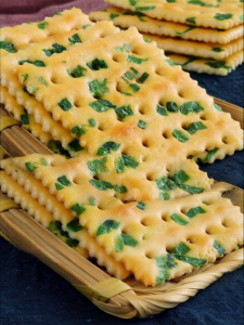 LIANGQINBAODOU | Salt and Scallion Low Sugar Alkaline Biscuits