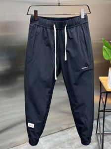 กางเกงลำลองชายเอวยางยืดบางเฉียบฤดูร้อน กางเกงขายาวทรงหลวม แห้งเร็ว กางเกงขายาวทรงตรง สีพื้น เอวกลาง