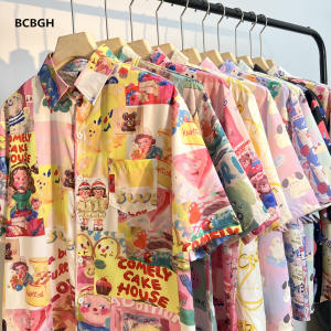 กราฟฟิตี้แขนสั้นสไตล์ฮ่องกง การ์ตูน เสื้อเชิ้ต หลวม ผู้ชาย ฤดูร้อน แฟชั่น หวาน ลายดอก อินเทรนด์ เสื้อท่อนบน