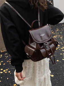 Retro Large Capacity Womens Backpack Fashionable College Style Travel Commuting Bag Soft Handle American Retro Style