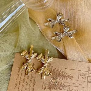 กิ๊บติดผมรูปผีเสื้อโลหะสไตล์เกาหลี ทรงข้าง กิ๊บติดผมแฟชั่นสำหรับผู้หญิง ตกแต่งด้วยเลื่อมสีทอง ขนาดเล็ก วัสดุอื่นๆ