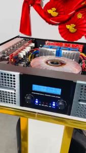 HOT ĐẨY 2600 trang bị 32 sò lớn mang lại hiệu suất mạnh mẽ đảm bảo âm thanh rõ ràng sống động. ● Hoạt động ổn định phù hợp cho dàn âm thanh hội trường sân khấu karaoke chuyên nghiệp.