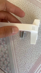 Tay gạt hmaered 8108  nặng vuông có chân (UY)