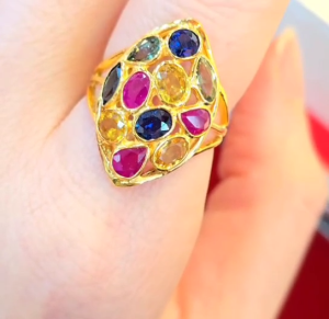 แหวนพลอยแฟนซี พลอยสลับสี พลอย 4.3 กะรัต ตัวเรือนทองคำแท้90% ขนาดแหวน 54 มีใบรับประกันสินค้าจากทางร้าน