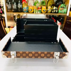 Tặng kèm mascara- Loại 1 - Cốp size 40x21x26 bọc viền kim loại đựng dụng cụ make up trang điểm nail....