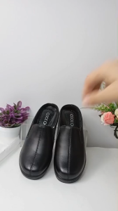 OXXO  รองเท้าลำลอง แฟชั่น เพื่อสุขภาพ หุ้มหัวเปิดหลัง หนังพียู พื้นนิ่มใส่สบาย ส้นกันลื่น X76092