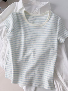 เสื้อยืดแขนสั้นทรงเข้ารูปสำหรับผู้หญิง สีฟ้าอ่อน ลายทาง ทรงเข้ารูป แฟชั่นฤดูใบไม้ผลิและฤดูร้อน 2024 เสื้อตัวบนทรงเข้ารูป