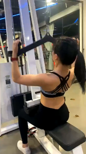 อุปกรณ์เสริมสำหรับฟิตเนสมือจับแบบดึงลงสูงทนทานกันลื่น Pulley Cable Machine Pull Back Handle Seated Lat Pull Down Rowing Machine Attachment Back Muscle Exercise Bar For Gym