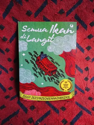 Buku Novel Semua Ikan Di Langit : Ziggy Zezsya